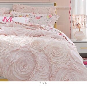 Twin Size Monique Lhuillier x Pottery Barn Teen Rosette Cotton Quilt in Blush